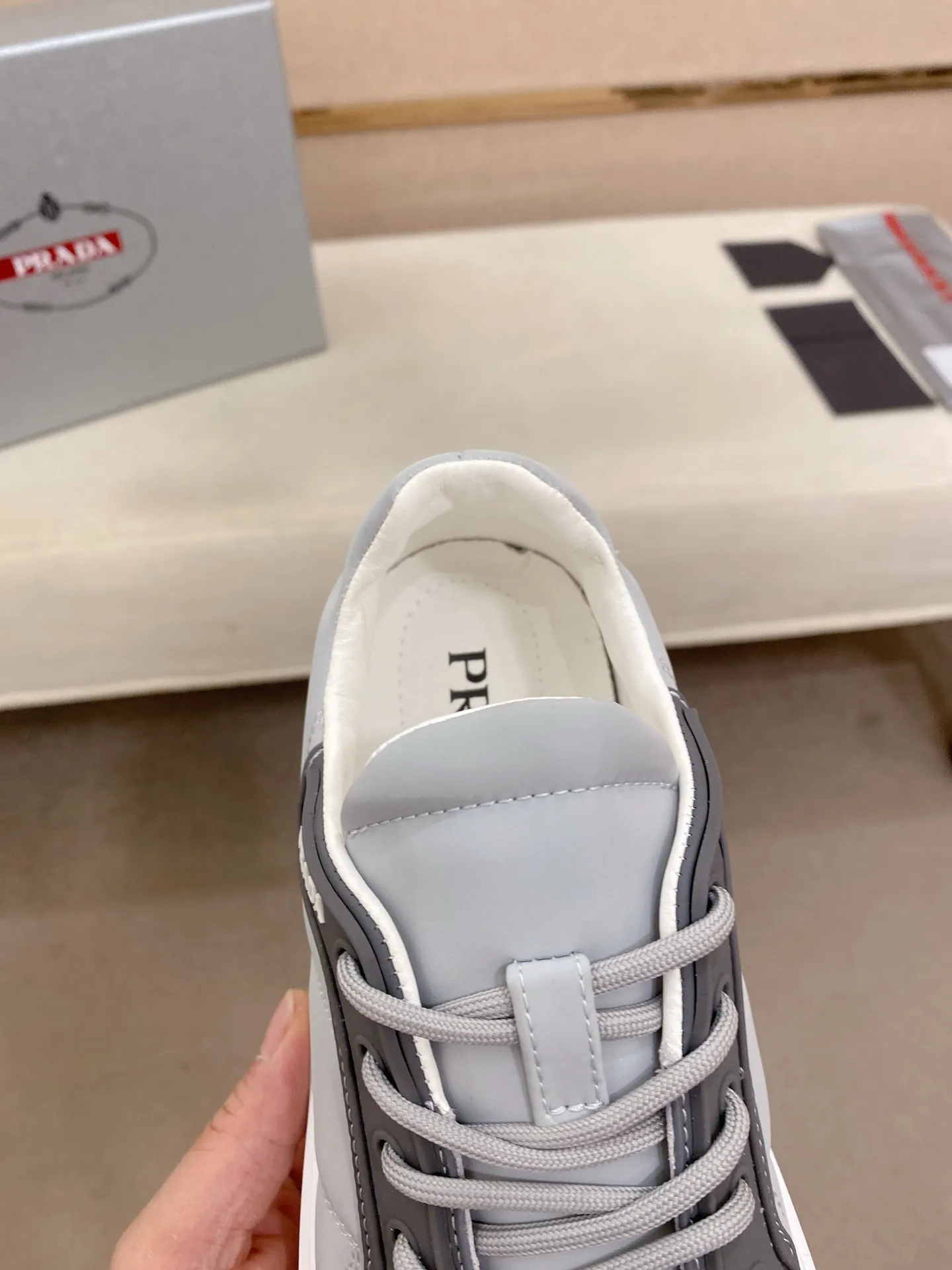 Factory price 580💰 ✔️✔️✔️High version High-quality new PRADA counters are on the market simultaneously, new men's shoes, 😘fabrics imported technological waterproof fabrics, made by pure handicrafts. Lining: Full cowhide lining. 👍🏿 High-end ☄️ air-cushion molded anti-slip rubber outsole, exquisite lines, simple and elegant, comfortable and high-end for leisure travel. Code number: 38 to 45